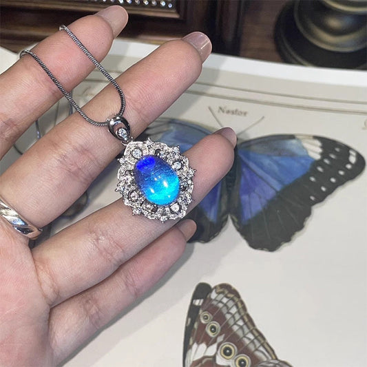 Elegant Oval Blue Pendant Necklace