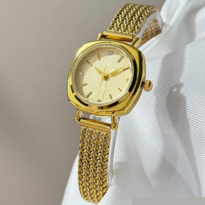 Vintage-Style Quartz Watch with Mesh Strap