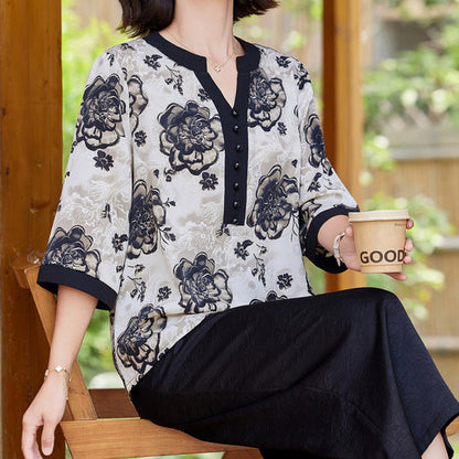Elegant women's set: printed top and ankle pants